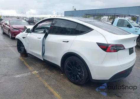 2021 Tesla Model Y Long Range Dual Motor All-Wheel Drive z USA, uszkodzony, nr VIN 5YJYGDEE4MF081036
